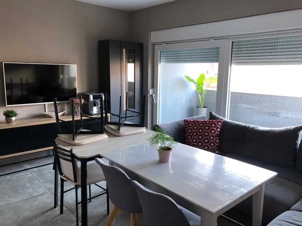 Srima 1-Bedroom Apartment for Up to 5 Guests