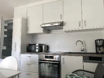 Srima 1-Bedroom Apartment for Up to 5 Guests