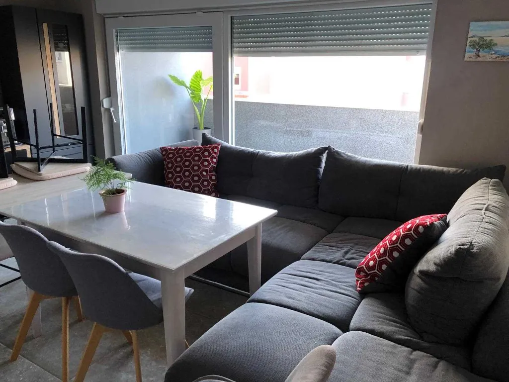 Srima 1-Bedroom Apartment for Up to 5 Guests