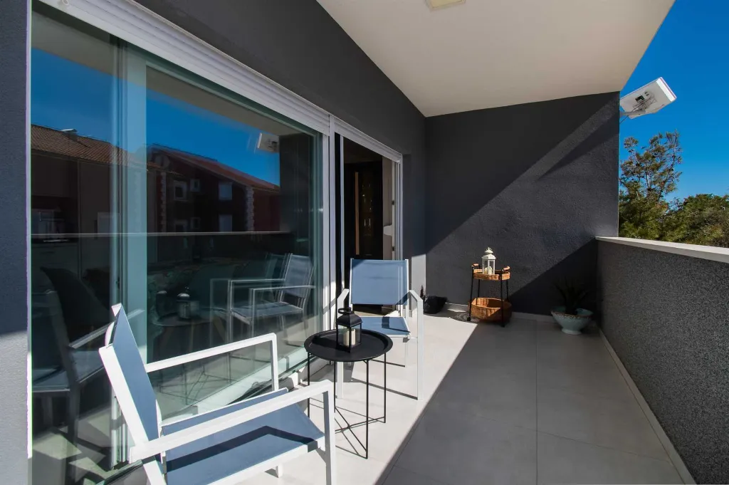1-Bedroom Apartment in Srima (Up to 3 Guests)