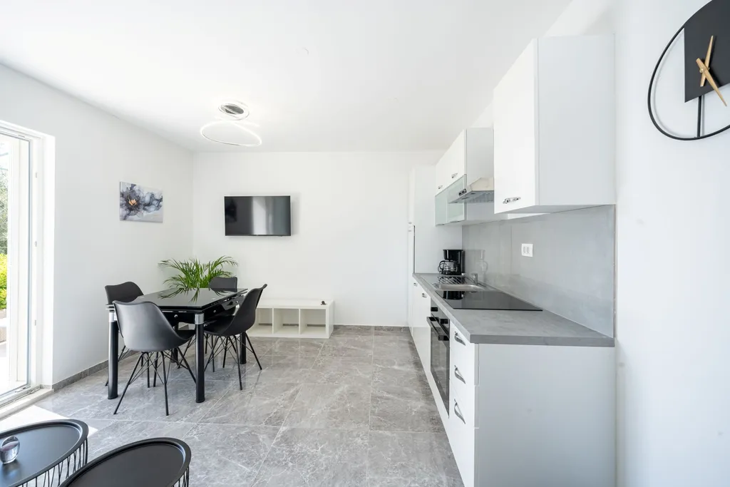 1-Bedroom Apartment in Srima for Up to 4 Guests