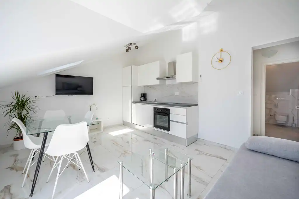 One-Bedroom Apartment for Up to 4 in Srima