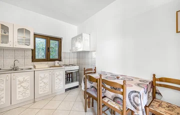 Vodice 2-Bedroom Apartment for Up to 5 Guests