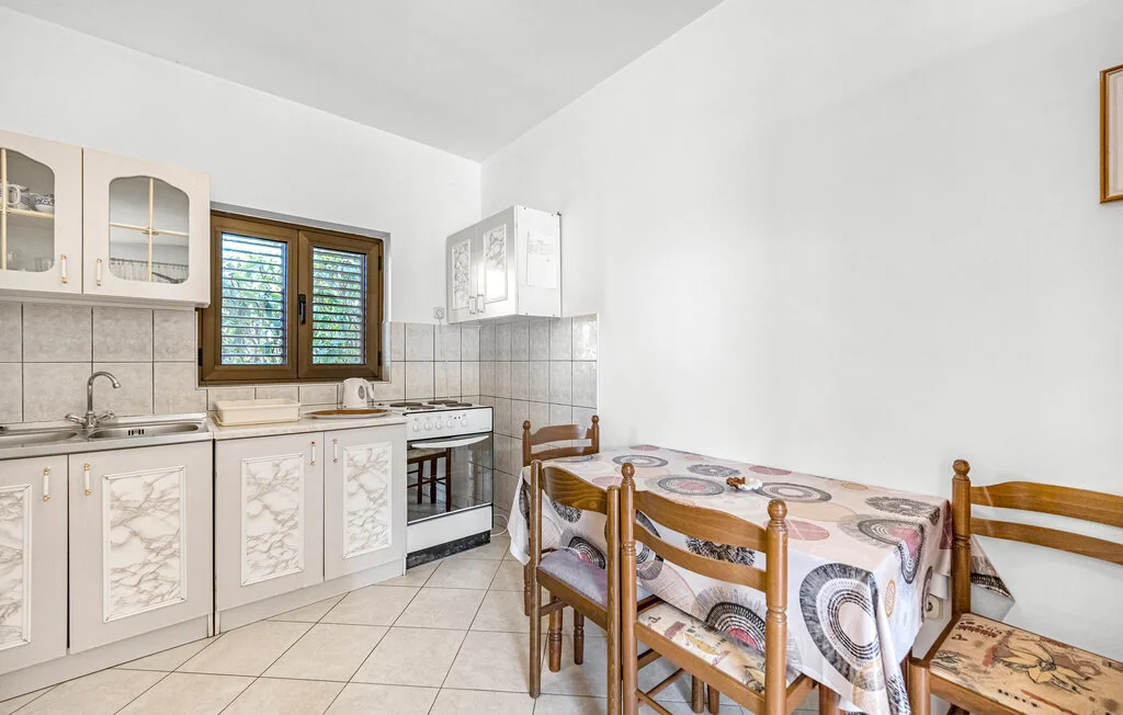 Vodice 2-Bedroom Apartment for Up to 5 Guests