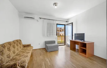 Vodice 2-Bedroom Apartment for Up to 5 Guests