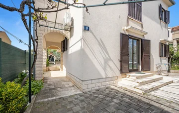 Vodice 2-Bedroom Apartment for Up to 5 Guests