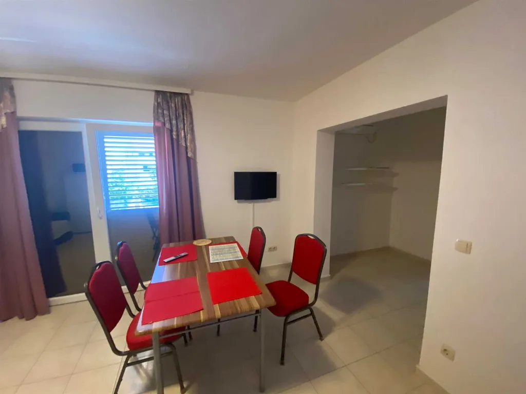 Vodice 1-Bedroom Apartment for up to 5