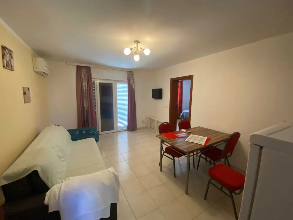 Vodice 1-Bedroom Apartment for up to 5