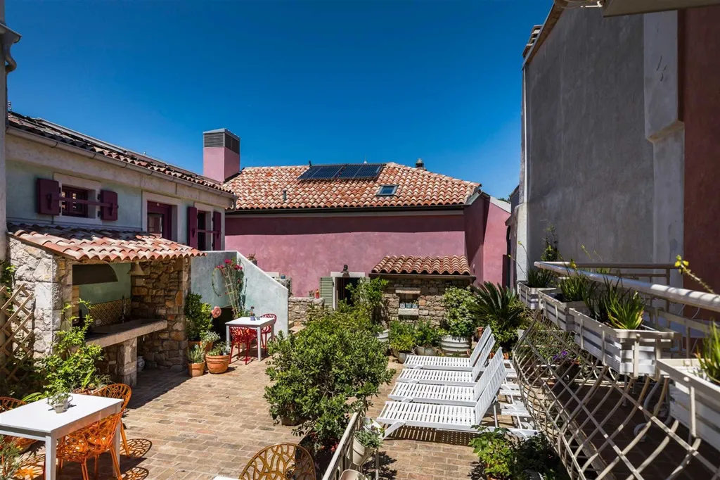 Veli Lošinj Apartment for 2 Guests with Sea & Harbor View