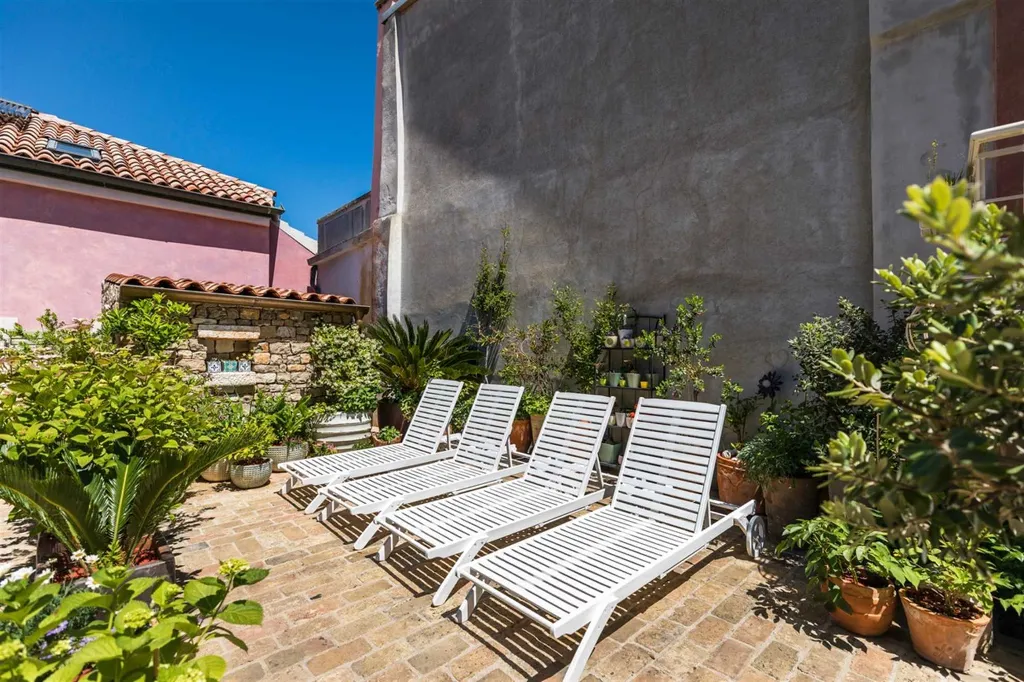 Veli Lošinj Apartment for 2 Guests with Sea & Harbor View
