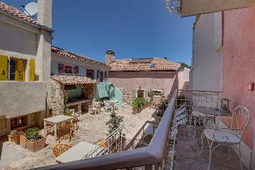 Apartment for 2 in Veli Lošinj with Sea-View Balcony