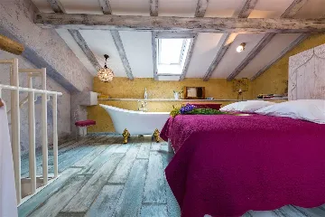 Apartment for 2 in Veli Lošinj with Sea-View Balcony