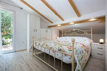Pet-friendly 2-Bedroom Holiday House in Mali Lošinj