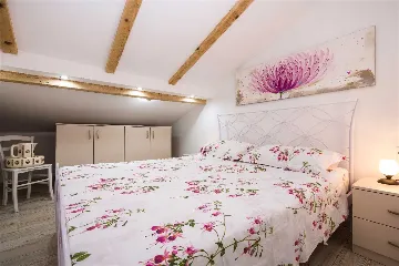 Pet-friendly 2-Bedroom Holiday House in Mali Lošinj