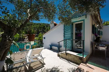 Pet-friendly 2-Bedroom Holiday House in Mali Lošinj