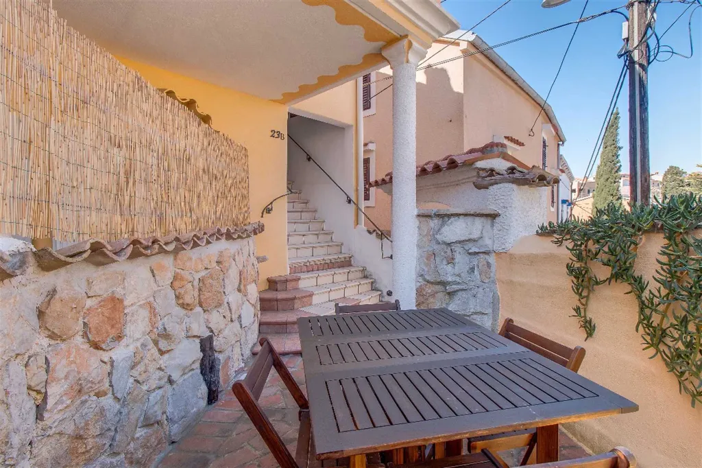 Apartment in Mali Lošinj for 8 Guests (Pet-friendly)