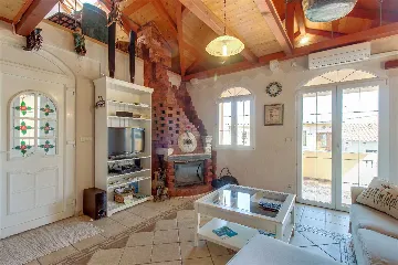 Apartment in Mali Lošinj for 8 Guests (Pet-friendly)