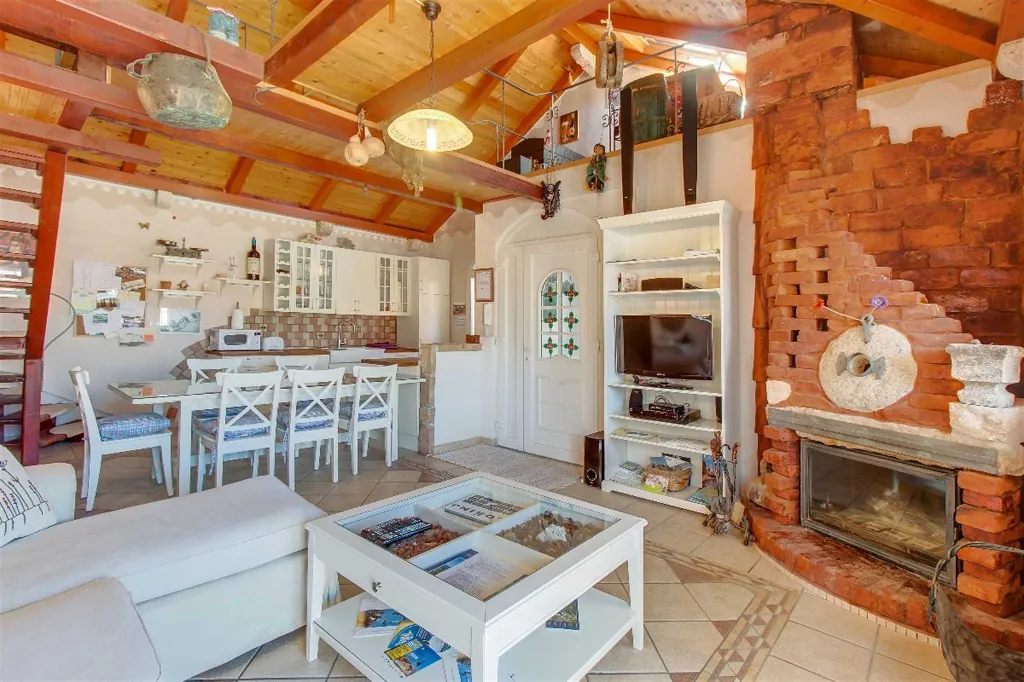 Apartment in Mali Lošinj for 8 Guests (Pet-friendly)