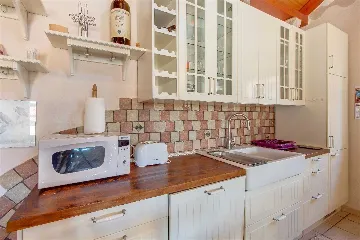 Apartment in Mali Lošinj for 8 Guests (Pet-friendly)