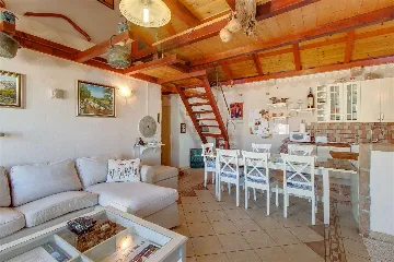 Apartment in Mali Lošinj for 8 Guests (Pet-friendly)