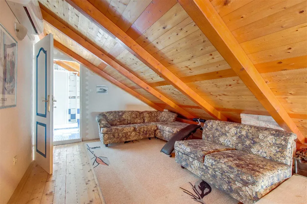 Apartment in Mali Lošinj for 8 Guests (Pet-friendly)