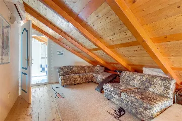 Apartment in Mali Lošinj for 8 Guests (Pet-friendly)