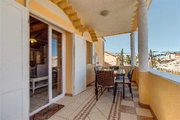 Apartment in Mali Lošinj for 8 Guests (Pet-friendly)