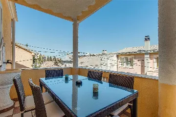 Apartment in Mali Lošinj for 8 Guests (Pet-friendly)