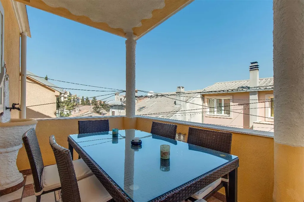 Apartment in Mali Lošinj for 8 Guests (Pet-friendly)