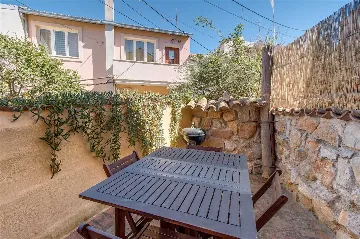 Apartment in Mali Lošinj for 8 Guests (Pet-friendly)