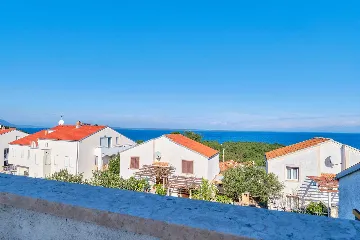 2-Bedroom Sea View Apartment in Mali Lošinj