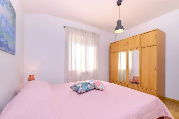 2-Bedroom Sea View Apartment in Mali Lošinj
