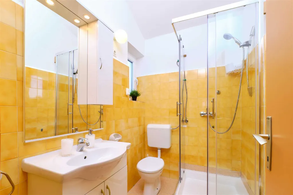2-Bedroom Sea View Apartment in Mali Lošinj