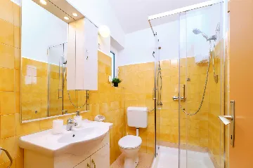 2-Bedroom Sea View Apartment in Mali Lošinj