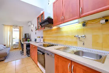 2-Bedroom Sea View Apartment in Mali Lošinj