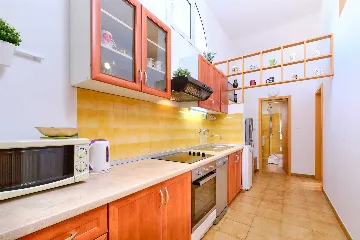 2-Bedroom Sea View Apartment in Mali Lošinj