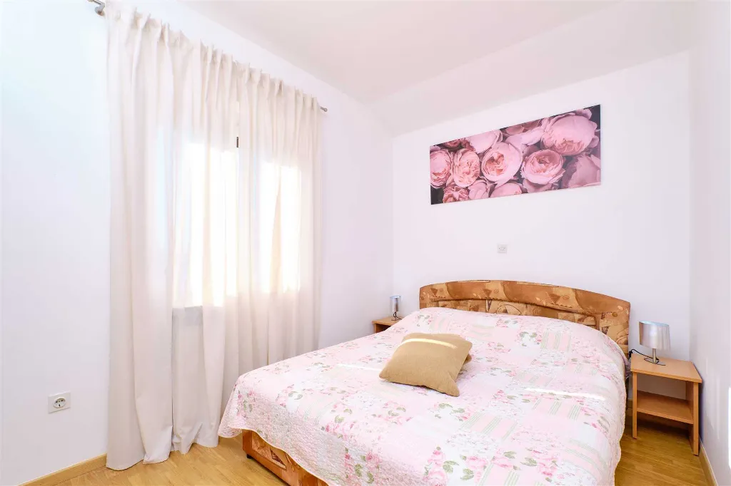 2-Bedroom Sea View Apartment in Mali Lošinj