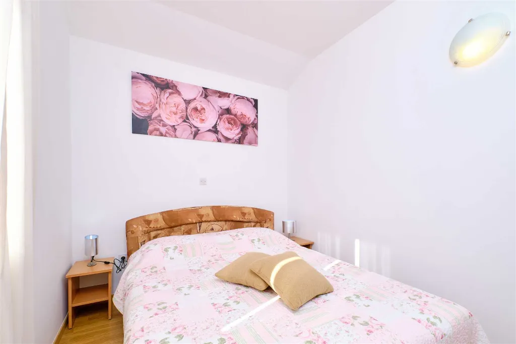 2-Bedroom Sea View Apartment in Mali Lošinj