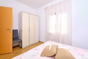 2-Bedroom Sea View Apartment in Mali Lošinj