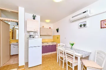 1-Bedroom Apartment in Mali Lošinj for Up to 3