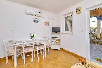 1-Bedroom Apartment in Mali Lošinj for Up to 3