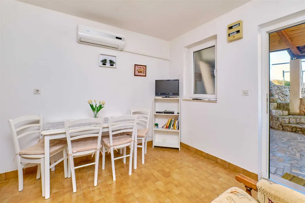 1-Bedroom Apartment in Mali Lošinj for Up to 3