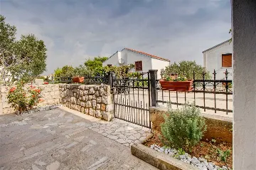 One-Bedroom Apartment for 2 in Mali Lošinj