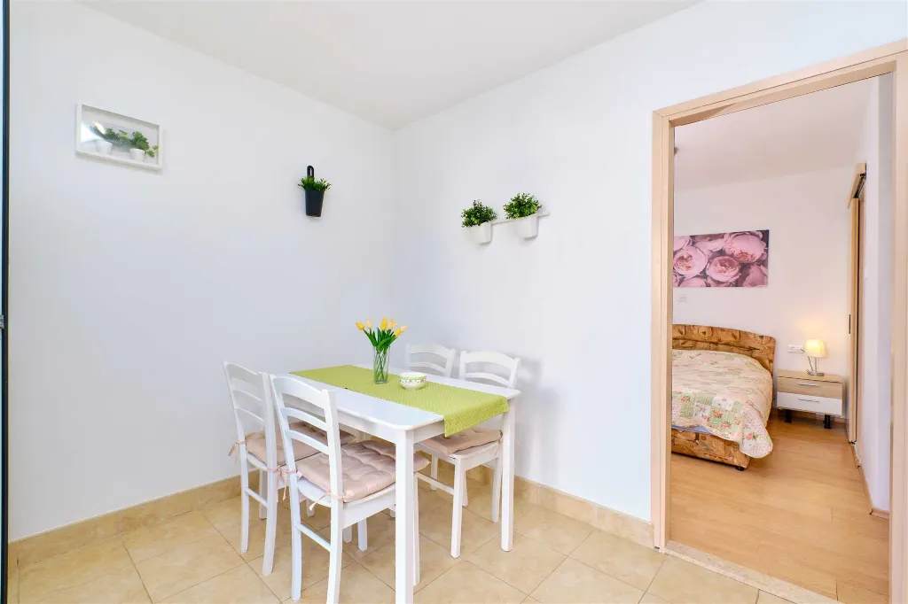 One-Bedroom Apartment for 2 in Mali Lošinj