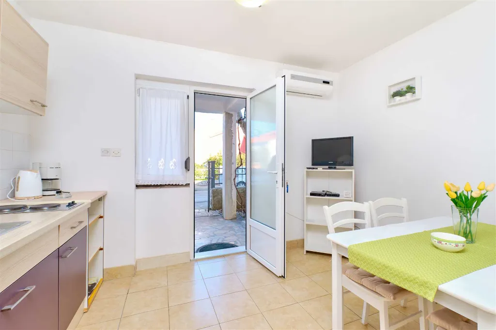 One-Bedroom Apartment for 2 in Mali Lošinj