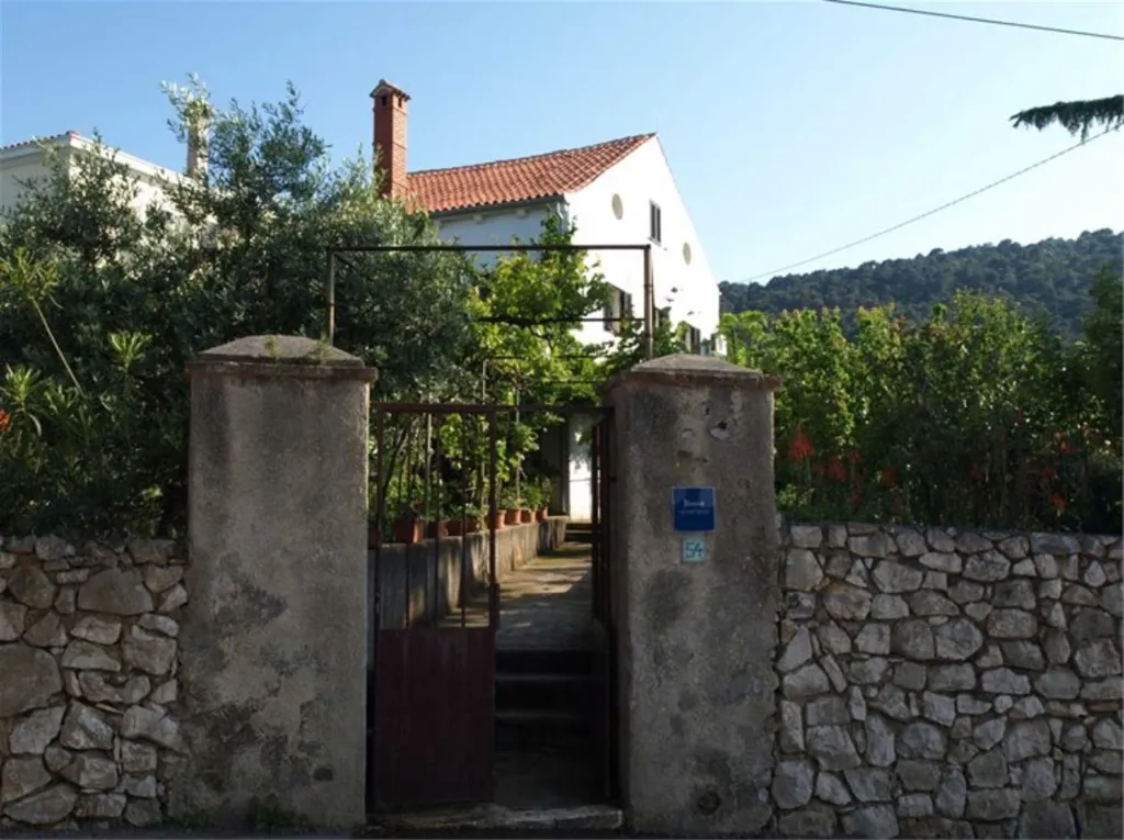 Veli Lošinj 2-Bedroom Apartment for 4 Guests