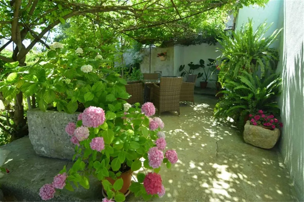 Veli Lošinj 2-Bedroom Apartment for 4 Guests