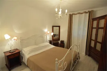 Veli Lošinj 2-Bedroom Apartment for 4 Guests