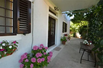 Veli Lošinj 2-Bedroom Apartment for 4 Guests