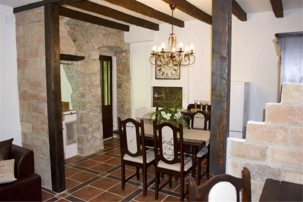 Veli Lošinj 2-Bedroom Apartment for 4 Guests